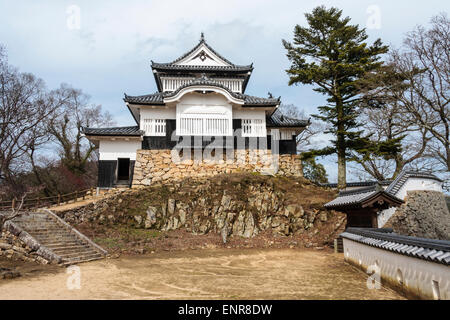 Le donjon principal du château japonais de Bitchu Matsuyama, AKA Takahashi. Restauré d'une ruine, c'est le plus haut château du Japon. Banque D'Images