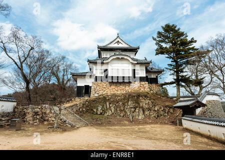 Le donjon principal du château japonais de Bitchu Matsuyama, AKA Takahashi. Restauré d'une ruine, c'est le plus haut château du Japon. Banque D'Images