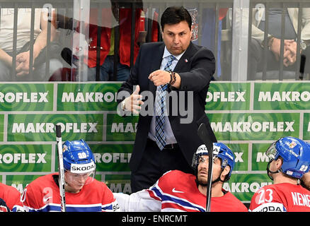 Prague, République tchèque. 10 mai, 2015. L'entraîneur tchèque Vladimir Ruzicka pendant le Championnat du Monde de Hockey sur glace match du groupe A l'Allemagne contre la République tchèque à Prague, République tchèque, le 10 mai 2015. © Roman Vondrous/CTK Photo/Alamy Live News Banque D'Images