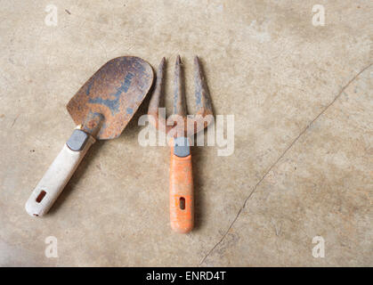 Équipement de plantation avec Old Rusty fourchette et cuillère Banque D'Images