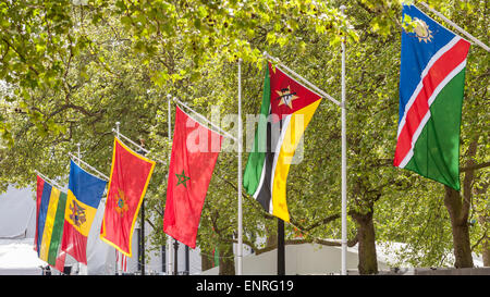 Londres, Royaume-Uni. 10 mai 2015. Le centre commercial est décoré de drapeaux internationaux dans le cadre de la capitale le jour de la victoire en 70e anniversaire. Crédit : Stephen Chung / Alamy Live News Banque D'Images