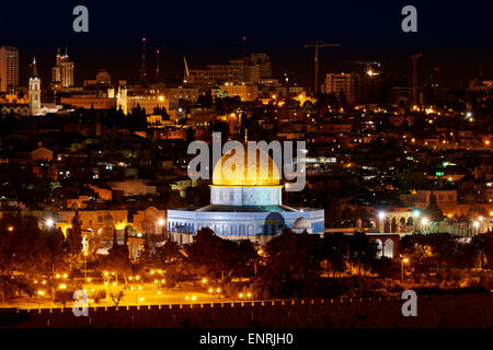Dôme du Rocher à Jérusalem dans la nuit Banque D'Images