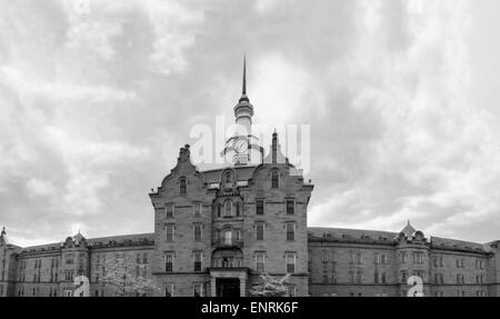 Weston, WV, États-Unis d'Amérique - 2 mai 2015 : vue extérieure du Trans-Allegheny Lunatic Asylum bâtiment principal Banque D'Images