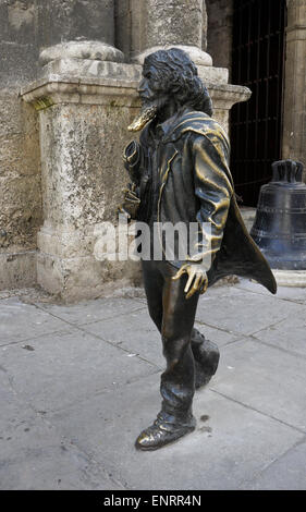 Statue en bronze de El Caballero de Paris (Député de Paris) en face de l'église de San Francisco de Asis, La Havane, Cuba Banque D'Images