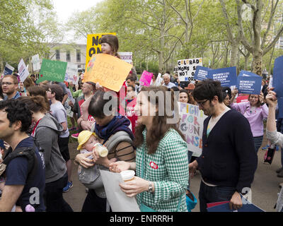 La troisième édition de mars Pont de Brooklyn et un rassemblement pour mettre fin à la violence armée organisée maintenant par des mamans d'action de la demande, le 9 mai 2015. Banque D'Images