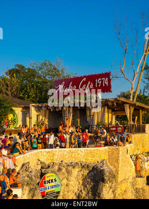 Rick's Cafe, bien connu situé sur la plage de Negril, Jamaïque Westmoreland, Région Banque D'Images