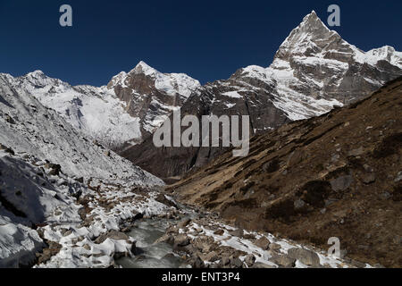 Kyashar (6770m) et Kusum Kanguru (6376m), Région de l'Everest, au Népal Banque D'Images