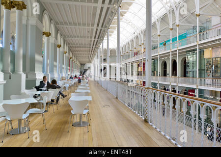 Vue de l'intérieur du Musée National d'Écosse à Édimbourg Banque D'Images