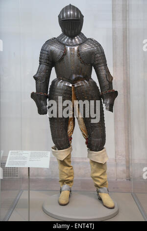 Armure pour un membre de la famille Barberini. Acier, gravé, doré et incrusté de poids d'argent. À partir de Milan, Italie. 1623-30. Banque D'Images