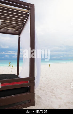 Gazebo en bois moderne beach pavilion close up Banque D'Images