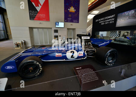 Vue de l'intérieur du Musée National d'Écosse, montrant le coureur automobile Jackie Stewart's Ford Tyrrell F1 voiture de course. Banque D'Images