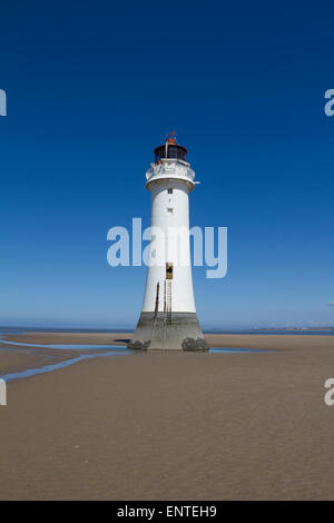 Phare de New Brighton sur la plage, Wallasey, Wirral, Merseyside, Angleterre, ROYAUME-UNI Banque D'Images
