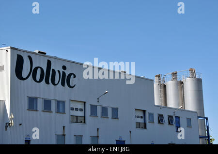 L'usine de Volvic Volvic Puy-de-Dôme Auvergne Massif-Central France Banque D'Images