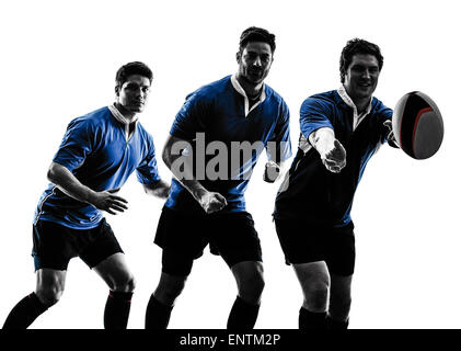 L'un des hommes de race blanche rugby joueurs en silhouette studio isolé sur fond blanc Banque D'Images