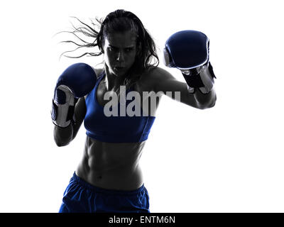 Une femme de kickboxing boxe boxeur en silhouette isolé sur fond blanc Banque D'Images