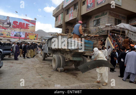 L'opération en cours contre la démolition de l'invasion illégale au cours de l'entraînement à l'empiétement anti Mezan Chowk à Quetta le Lundi, Mai 11, 2015. Banque D'Images