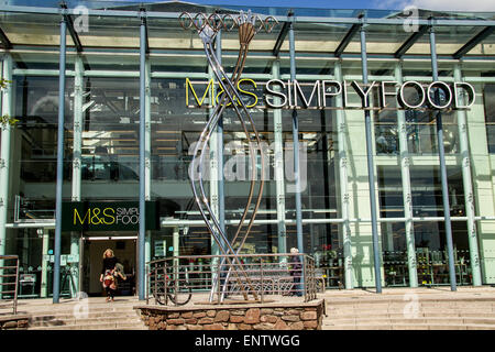 M&S Simply Food au Gallagher Retail Park dans 'DOCKS' SF Dundee Dundee, Royaume-Uni ; Banque D'Images