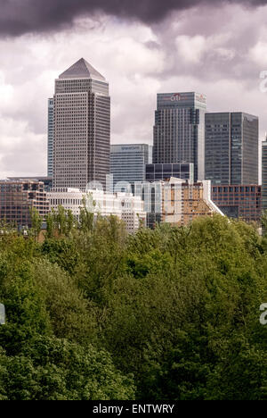 Vue sur Canary Wharf de discontinue Hill, Rotherhithe, Londres. Banque D'Images