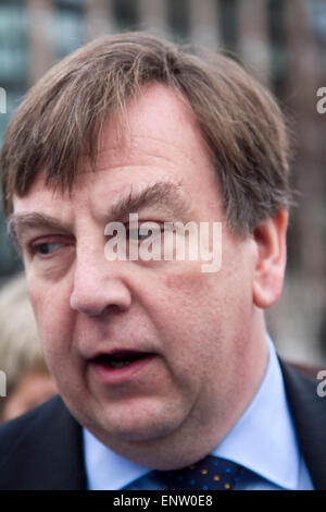 PIX FICHIER : London UK. 11 mai 2015 le député conservateur John Whittingdale a été nommé le nouveau secrétaire de la culture d'un remaniement ministériel par le Premier Ministre, David Cameron, à la suite de l'élection générale Crédit : amer ghazzal/Alamy Live News Banque D'Images