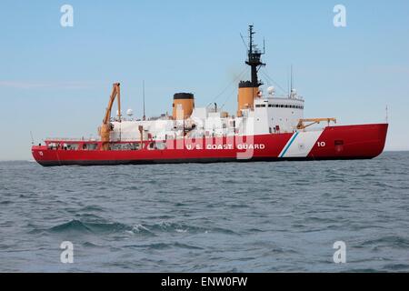 United States Coast Guard brise-glace Polar Star lourds dans l'eau ouverte le 7 mai 2015 près de Seattle, Washington. Banque D'Images