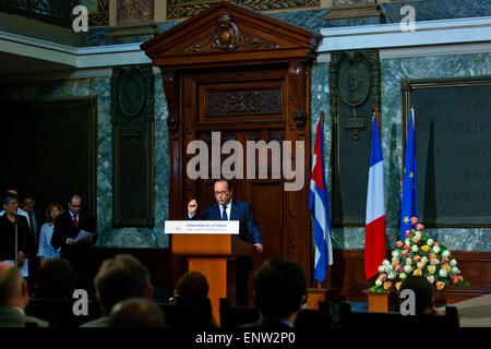 La Havane, Cuba. Le 11 mai, 2015. Le Président français François Hollande prononce un discours à l'Université de La Havane, Cuba, le 11 mai 2015. François Hollande a appelé à une fin à l'embargo américain sur Cuba. Credit : Liu Bin/Xinhua/Alamy Live News Banque D'Images