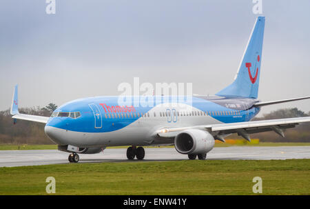 Thomson Airways Boeing 737-800 NG Next Gen G-TAWN vient d'arriver à l'aéroport de Manchester Banque D'Images