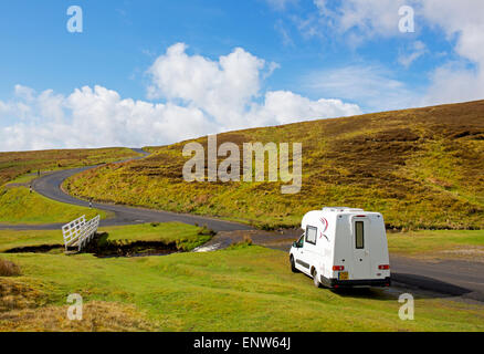 25 Romahome, petit camping-car, stationné dans Swaledale, Yorkshire Dales National Park, North Yorkshire, England UK Banque D'Images