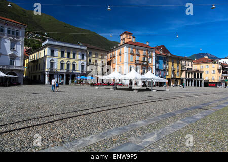 En couleurs, de la Piazza Grande de Locarno Banque D'Images