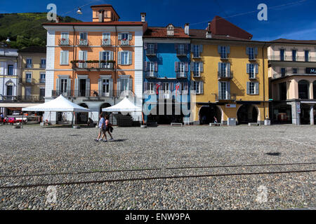 En couleurs, de la Piazza Grande de Locarno Banque D'Images