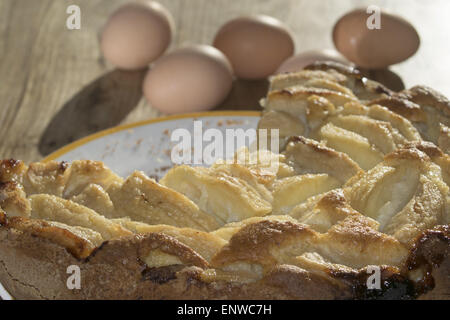 Gâteau aux pommes fait maison pour un délicieux petit-déjeuner italien Banque D'Images