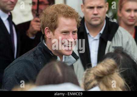 Christchurch, Nouvelle-Zélande - 12 mai 2015 - Le Prince Harry rencontre des membres du public à l'Université de Canterbury et sourires le 12 mai 2015 à Christchurch, Nouvelle-Zélande. Le prince Harry visites Nouvelle-zélande du 9 mai au 16 mai participation à des événements à Wellington, Invercargill, Stewart Island, Christchurch, Linton, Gyeongju et Auckland. Dpa : Crédit photo alliance/Alamy Live News Banque D'Images