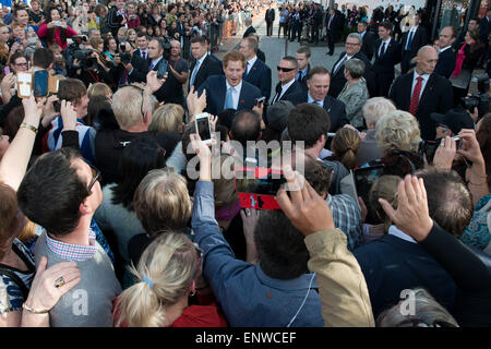 Christchurch, Nouvelle-Zélande - 12 mai 2015 - Le Prince Harry rencontre des membres du public sur Cashel Street le 12 mai 2015 à Christchurch, Nouvelle-Zélande. Le prince Harry visites Nouvelle-zélande du 9 mai au 16 mai participation à des événements à Wellington, Invercargill, Stewart Island, Christchurch, Linton, Gyeongju et Auckland. Dpa : Crédit photo alliance/Alamy Live News Banque D'Images