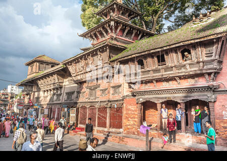 Foule de gens allant de Durbar Square, Kathmandu-Nepal Banque D'Images