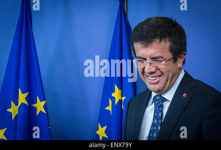 Bruxelles, Bxl, Belgique. 12 mai, 2015. Ministre de l'économie turc Nihat ZEYBEKCI tient une conférence de presse après la réunion bilatérale lors du siège de la Commission européenne à Bruxelles, Belgique le 12.05.2015 par Wiktor Dabkowski Wiktor Dabkowski/crédit : ZUMA Wire/Alamy Live News Banque D'Images