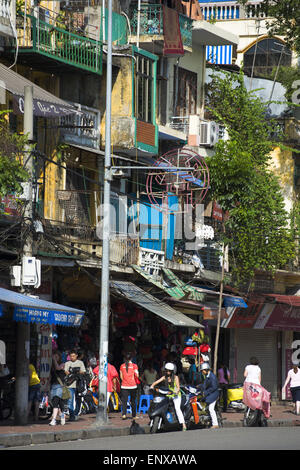 Maisons et de trafic - Hanoi, Vietnam Banque D'Images