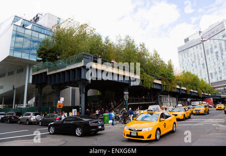 USA, New York, Manhattan, le Gansevoort Woodland à l'extrémité sud du parc linéaire de la ligne haute du nom de la Fondation Tiffany And Co donnent sur à la jonction de Washington Street et Gansevoort Street à Greenwich Village sur une section de chemin de fer désaffectées spur appelé le West Side Line. Banque D'Images