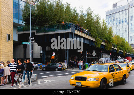 USA, New York, Manhattan, le Gansevoort Woodland à l'extrémité sud du parc linéaire de la ligne haute du nom de la Fondation Tiffany And Co donnent sur à la jonction de Washington Street et Gansevoort Street à Greenwich Village sur une section de chemin de fer désaffectées spur appelé le West Side Line. Banque D'Images