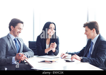 Les gens assis au bureau 24 Banque D'Images