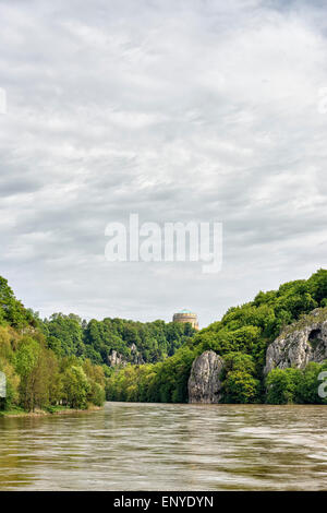 Paysage avec rivière du Danube et de la célèbre sur la Befreiungshalle de Kehlheim Michelsberg Banque D'Images