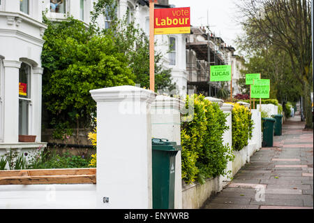 Ferme soutien à Caroline Lucas du Parti Vert sur les rues de Brighton & Hove dans la perspective de l'élection générale de 2015. Banque D'Images