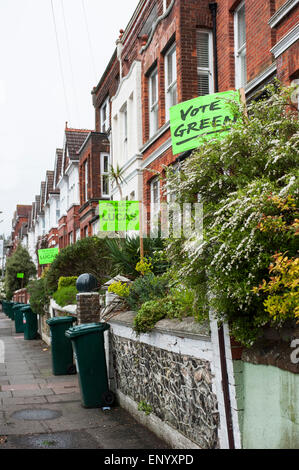 Ferme soutien à Caroline Lucas du Parti Vert sur les rues de Brighton & Hove dans la perspective de l'élection générale de 2015. Banque D'Images