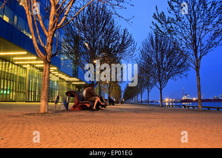 Promenade au bord de l'eau de Toronto près de Quay Corus Entertainment Complex et Sugar Beach le long du port intérieur de Toronto, le lac Ontario Banque D'Images