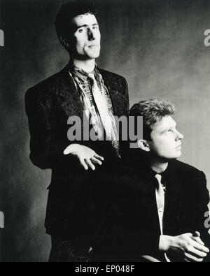 ORCHESTRAL MANOEUVRES IN THE DARK (OMD) photo de promotion duo pop britannique de 1980 Banque D'Images