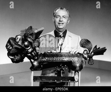 Le professeur Hoimar von Ditfurth in der Folge 'Die Zeit hat viele Uhren' aus der ZDF-Reihe 'Querschnitt' am 05.05.1971. Banque D'Images