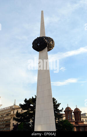 La place de la révolution, Bucarest, Roumanie : Renaissance monument :(Memorialul Renasterii) à ceux qui ont été tués dans la révolution de 1989 Banque D'Images