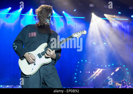 Somerset, Wisconsin, USA. 9 mai, 2015. Le guitariste JIM ROOT de Slipknot il se produit sur scène lors de la première invasion du Nord au cours du festival de musique "Le monde est plus fort mois d'at Somerset Amphitheater à Somerset, dans le Wisconsin © Daniel DeSlover/ZUMA/Alamy Fil Live News Banque D'Images