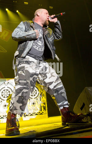 Somerset, Wisconsin, USA. 9 mai, 2015. Singer IVAN MOODY de cinq doigts Punch mort effectue sur scène lors de la première invasion du Nord au cours du festival de musique "Le monde est plus fort mois d'at Somerset Amphitheater à Somerset, dans le Wisconsin © Daniel DeSlover/ZUMA/Alamy Fil Live News Banque D'Images