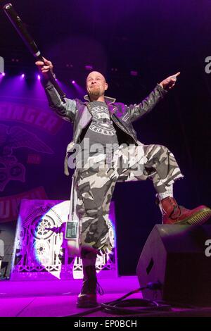 Somerset, Wisconsin, USA. 9 mai, 2015. Singer IVAN MOODY de cinq doigts Punch mort effectue sur scène lors de la première invasion du Nord au cours du festival de musique "Le monde est plus fort mois d'at Somerset Amphitheater à Somerset, dans le Wisconsin © Daniel DeSlover/ZUMA/Alamy Fil Live News Banque D'Images