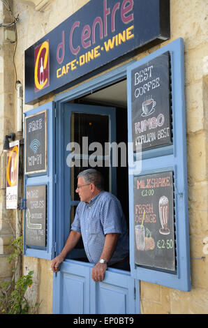 La Valette Malte Vittoriosa entrée pub Banque D'Images