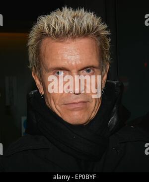 Billy Idol arrivant à Vicar Street avec le guitariste Steve Stevens et sa femme Josie Stevens avant leur concert sold out ce soir (07Nov14) avec : Billy Idol Où : Dublin, Irlande Quand : 07 novembre 2014 Source : WENN.com Banque D'Images